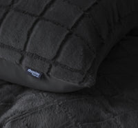 Dekbedovertrekset Faux Fur Check Zwart