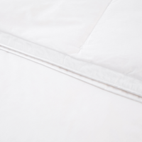 Hoge Kwaliteit Vulling: Bevat 90% veren en 10% dons voor optimale warmte.