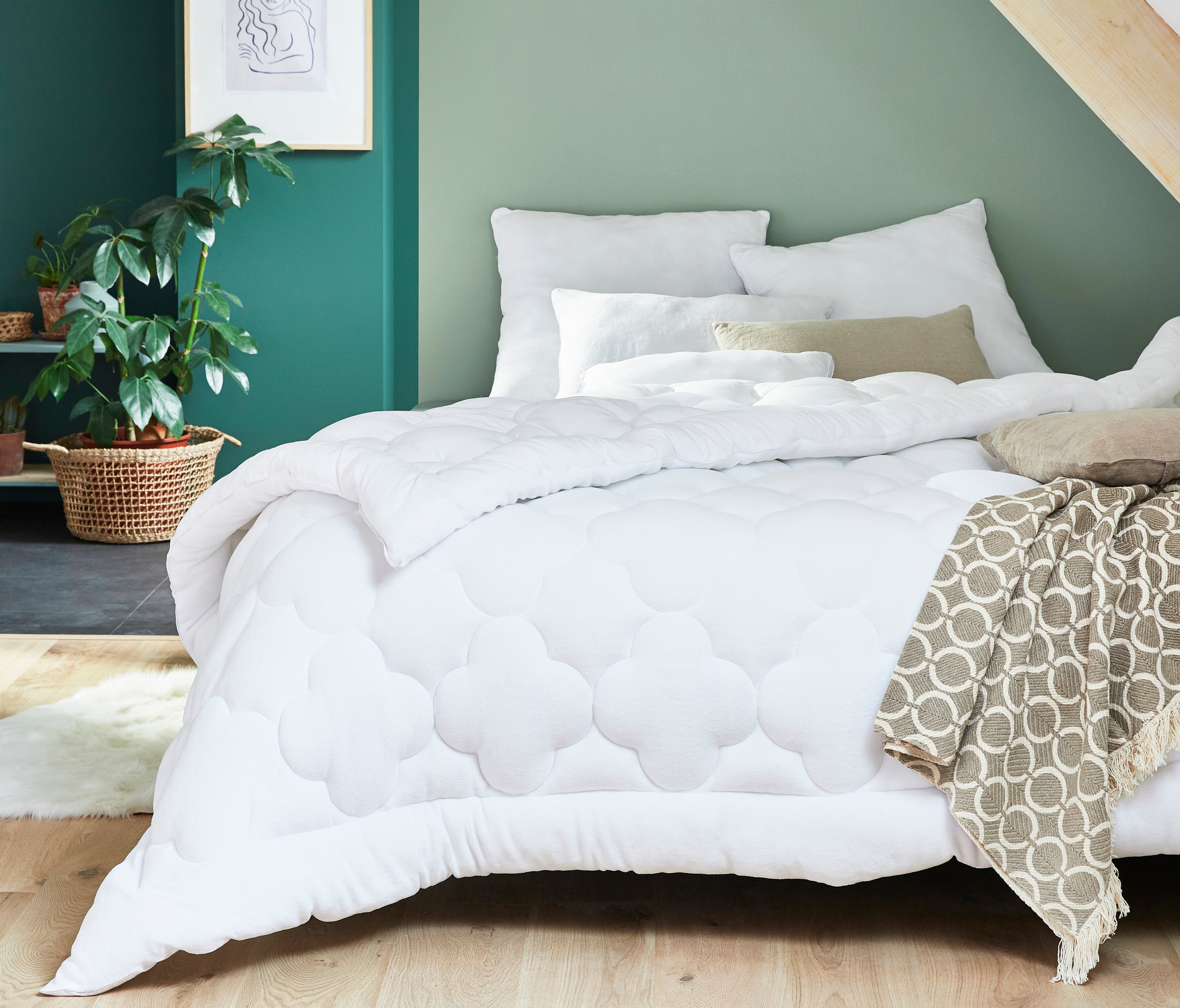 Douce Nuit Coral Fleece Quilt