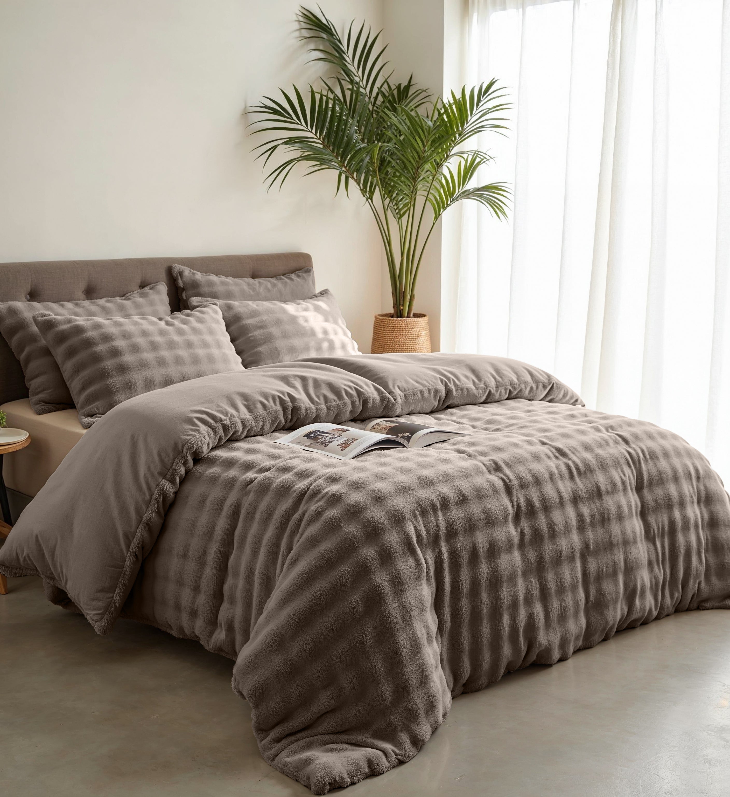 Dekbedovertrekset Pompom Taupe